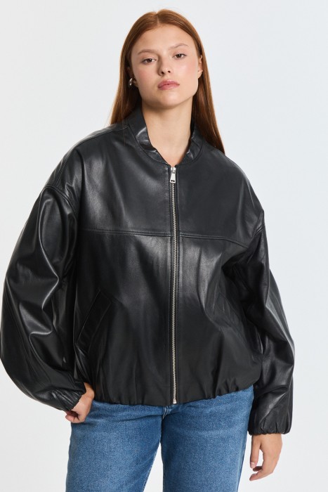 бомбер из натуральной кожи от бренда снежная королева вид слева