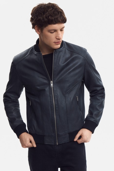 бомбер из натуральной кожи от бренда снежная королева вид слева