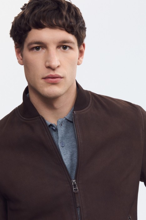 бомбер из натуральной кожи из россии вид сбоку