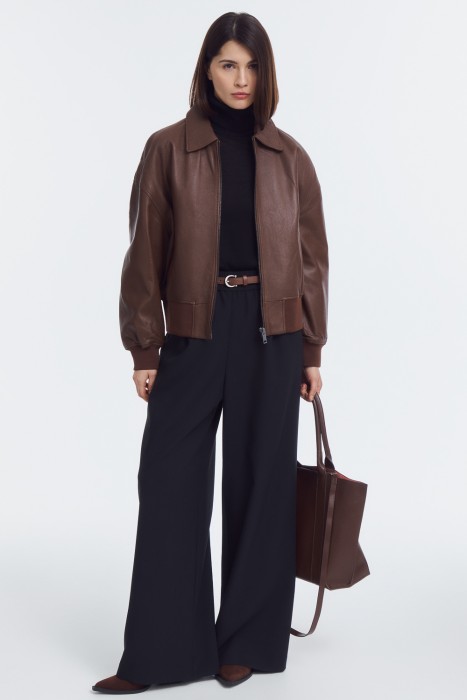 бомбер из натуральной кожи от бренда снежная королева вид слева