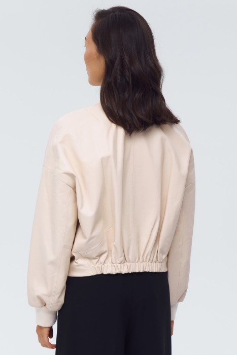 бомбер из натуральной кожи по цене 18800 руб вид справа