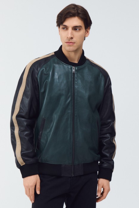 бомбер из натуральной кожи от бренда снежная королева вид слева