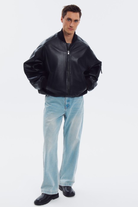 бомбер из натуральной кожи по цене 11750 руб вид справа