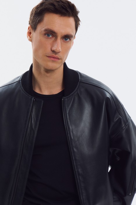 бомбер из натуральной кожи из россии вид сбоку