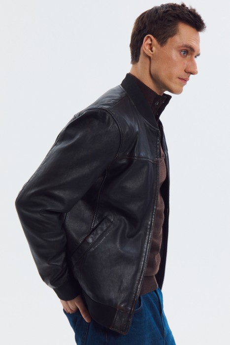 бомбер из натуральной кожи из россии вид сбоку