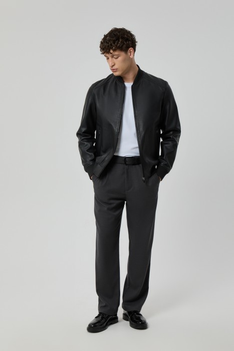 бомбер из натуральной кожи от бренда снежная королева вид слева