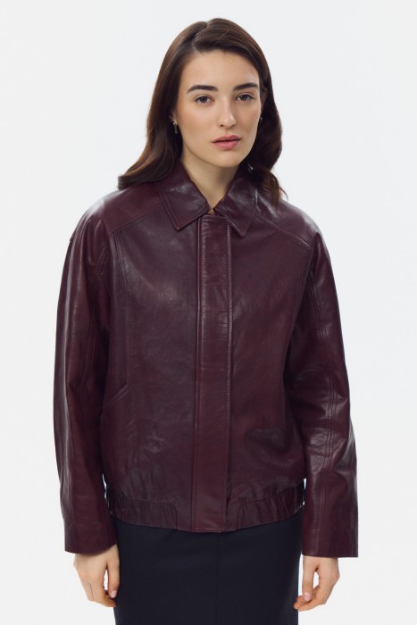 бомбер из натуральной кожи от бренда снежная королева вид слева