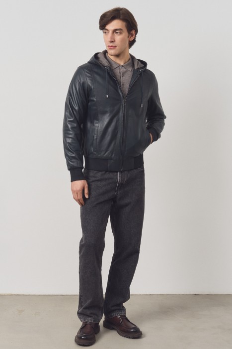 бомбер из натуральной кожи от бренда снежная королева вид слева