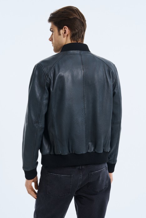 бомбер из натуральной кожи по цене 12310 руб вид справа