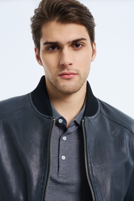 бомбер из натуральной кожи из россии вид сбоку