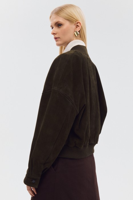 бомбер из натуральной кожи по цене 18800 руб вид справа