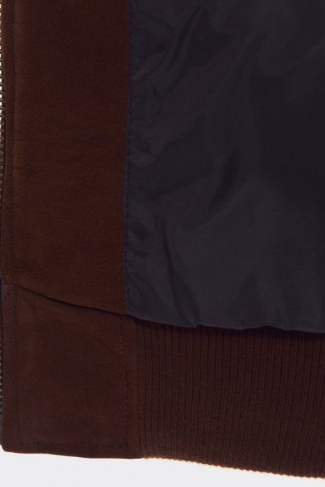 бомбер из натуральной кожи по цене 16120 руб вид справа