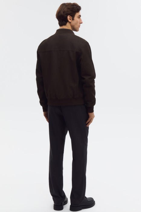 бомбер из натуральной кожи по цене 13430 руб вид справа