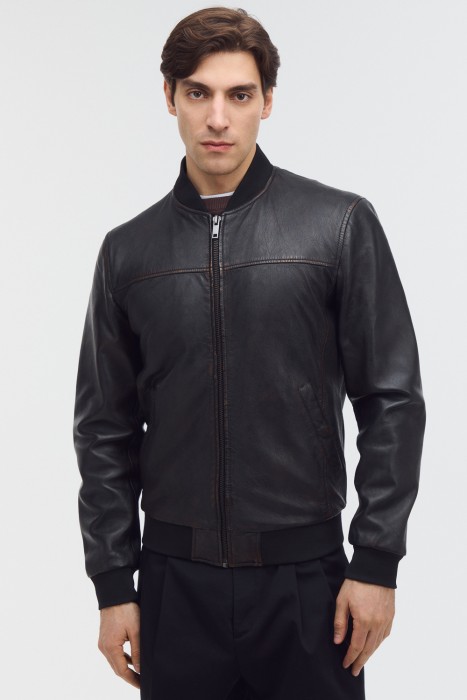 бомбер из натуральной кожи от бренда снежная королева вид слева