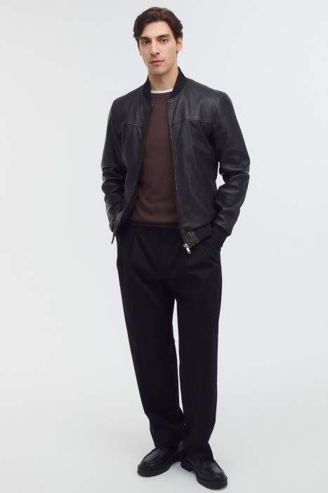 бомбер из натуральной кожи по цене 12760 руб вид справа