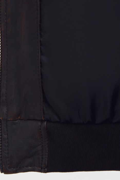 бомбер из натуральной кожи из россии вид сбоку