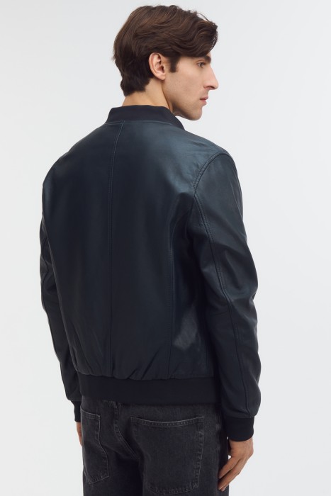 бомбер из натуральной кожи от бренда снежная королева вид слева