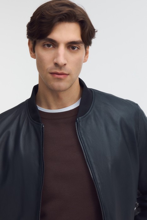 бомбер из натуральной кожи из россии вид сбоку