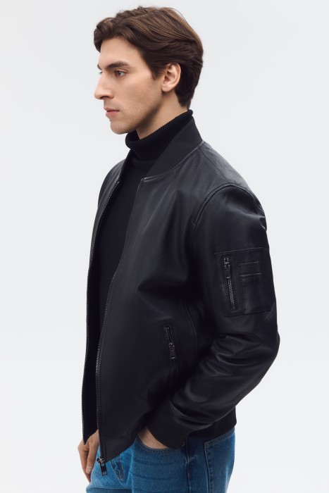 бомбер из натуральной кожи из россии вид сбоку
