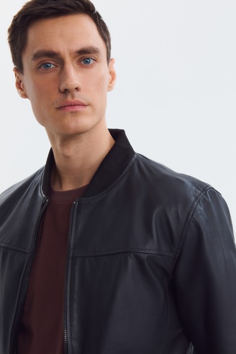 бомбер из натуральной кожи из россии вид сбоку