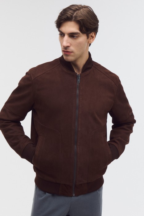 бомбер из натуральной кожи по цене 14100 руб вид справа