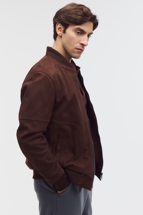 бомбер из натуральной кожи из россии вид сбоку