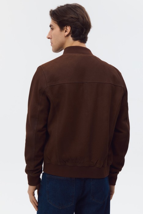 бомбер из натуральной кожи по цене 13430 руб вид справа