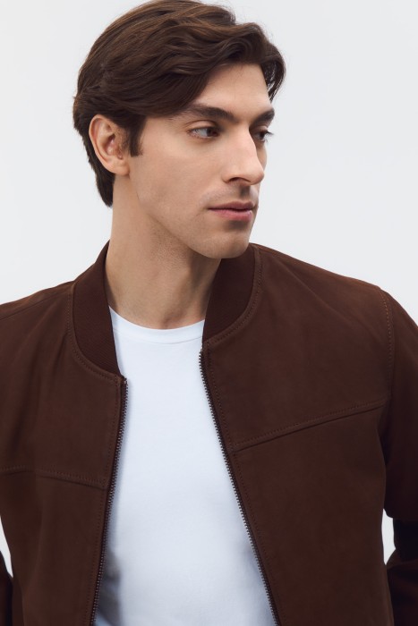 бомбер из натуральной кожи из россии вид сбоку