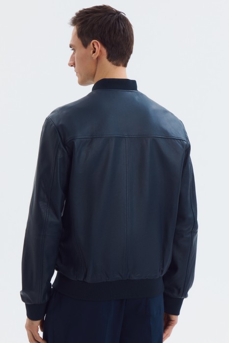 бомбер из натуральной кожи из россии вид сбоку