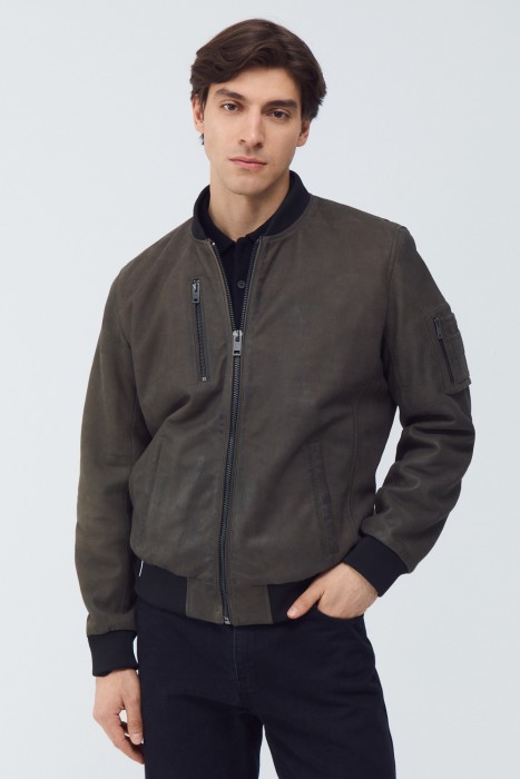 бомбер из натуральной кожи от бренда снежная королева вид слева