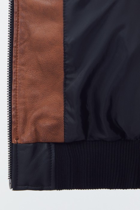 бомбер из натуральной кожи по цене 12080 руб вид справа