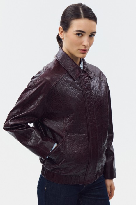 бомбер из натуральной кожи от бренда снежная королева вид слева