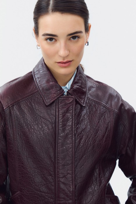 бомбер из натуральной кожи из россии вид сбоку