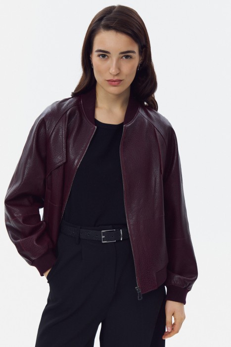 бомбер из натуральной кожи по цене 26200 руб вид справа