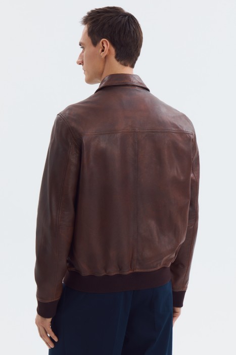 бомбер из натуральной кожи по цене 16120 руб вид справа