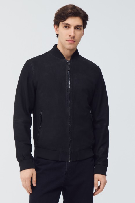 бомбер из натуральной кожи от бренда снежная королева вид слева