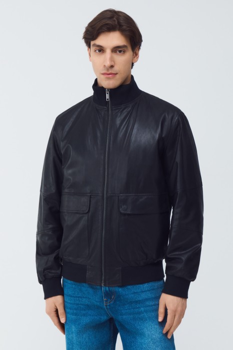 бомбер из натуральной кожи от бренда снежная королева вид слева