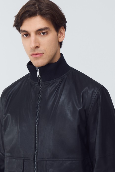 бомбер из натуральной кожи из россии вид сбоку