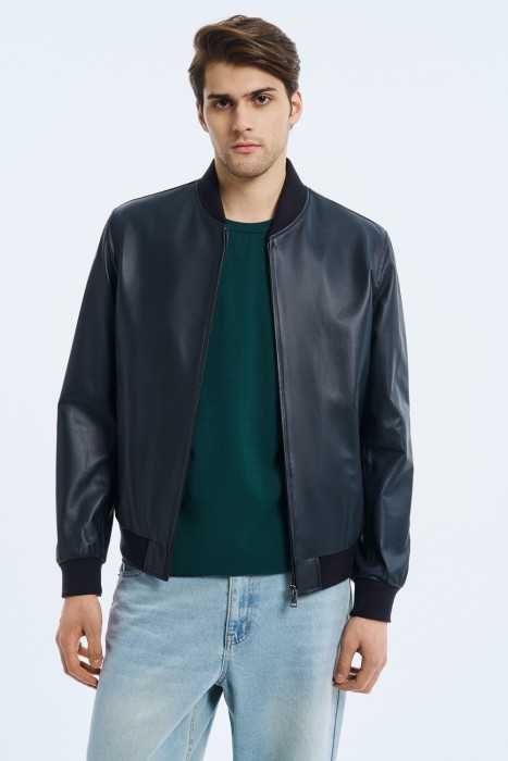 бомбер из натуральной кожи от бренда снежная королева вид слева