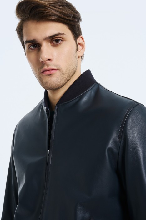 бомбер из натуральной кожи из россии вид сбоку