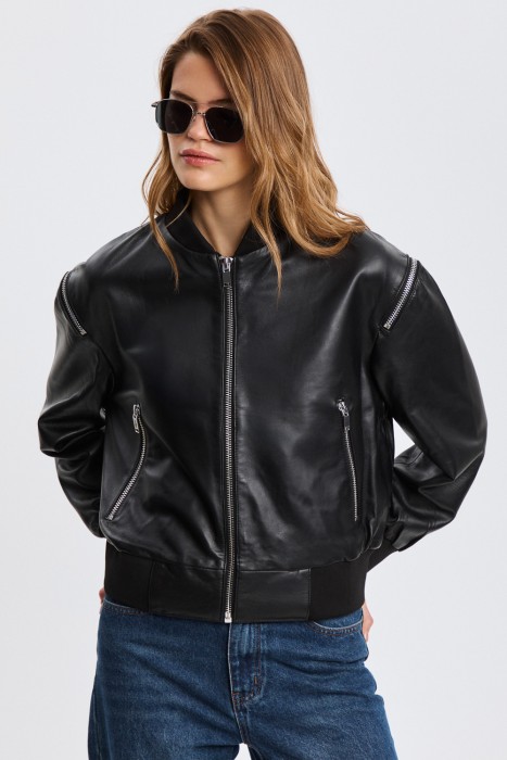 бомбер из натуральной кожи от бренда снежная королева вид слева