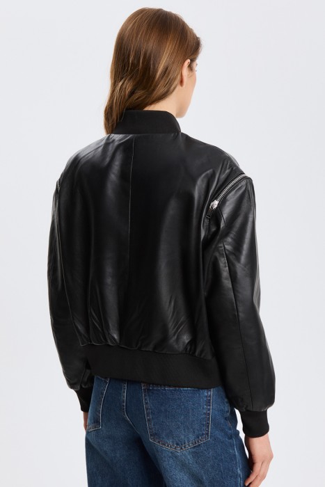 бомбер из натуральной кожи по цене 12760 руб вид справа