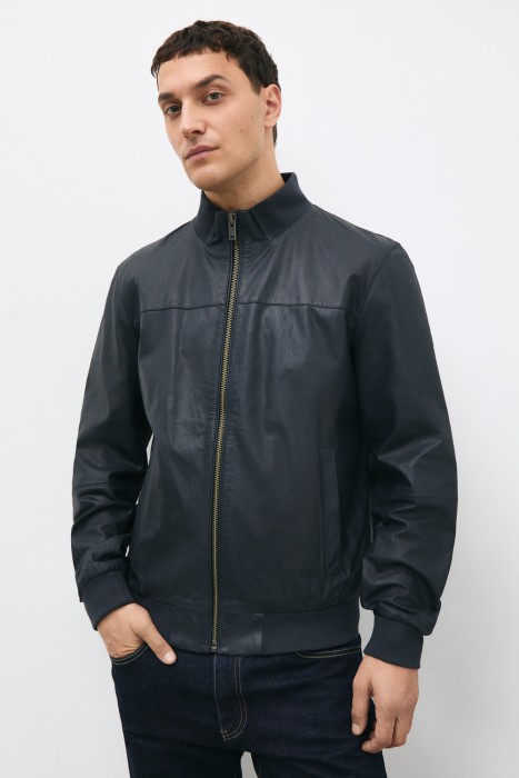 бомбер из натуральной кожи от бренда снежная королева вид слева