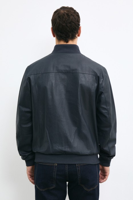 бомбер из натуральной кожи по цене 8560 руб вид справа