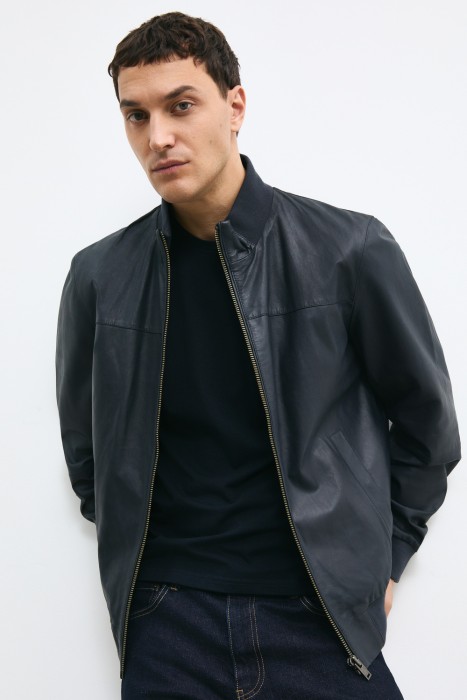 бомбер из натуральной кожи из россии вид сбоку