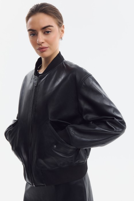 бомбер из натуральной кожи от бренда снежная королева вид слева