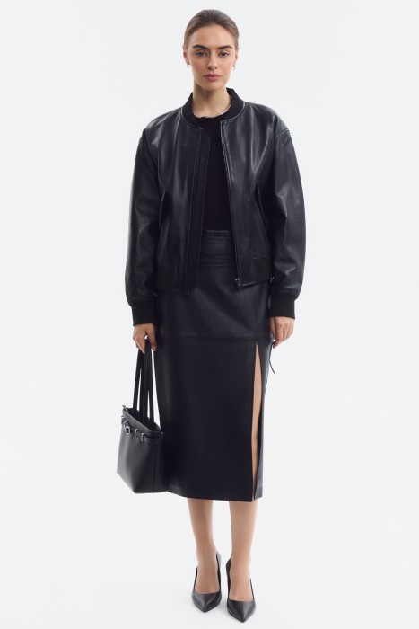 бомбер из натуральной кожи по цене 12650 руб вид справа