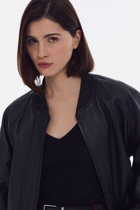 бомбер из натуральной кожи из россии вид сбоку