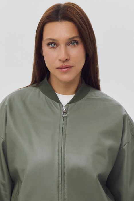 бомбер из натуральной кожи из россии вид сбоку