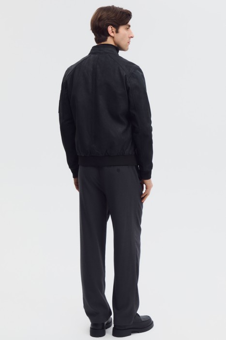 бомбер из натуральной кожи от бренда снежная королева вид слева